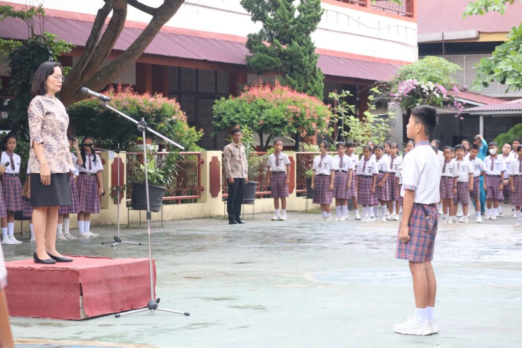 Upacara Bendera Peringati Hari Pendidikan Nasional 2025
